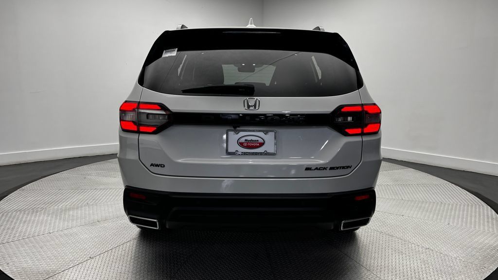 Certified 2025 Honda Pilot Black Edition image 44
