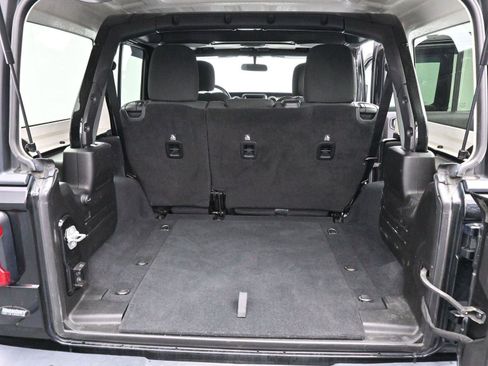 Used 2019 Jeep Wrangler Unlimited Sahara w/ Cold Weather Group image 9