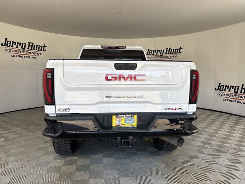 Used 2024 GMC Sierra 2500 AT4X image 5