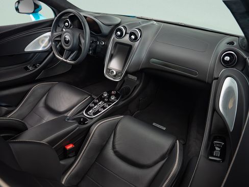Used 2023 McLaren GT RWD image 8