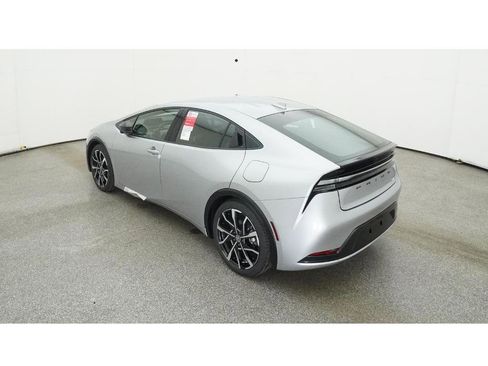 New 2025 Toyota Prius Plug-In Hybrid image 5