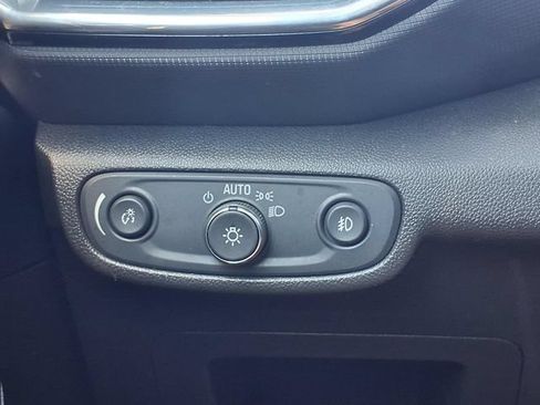 Used 2022 Chevrolet TrailBlazer LT FWD image 18
