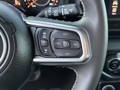 Used 2025 Jeep Wrangler Unlimited Sahara w/ Safety Group AWD/4WD image 25