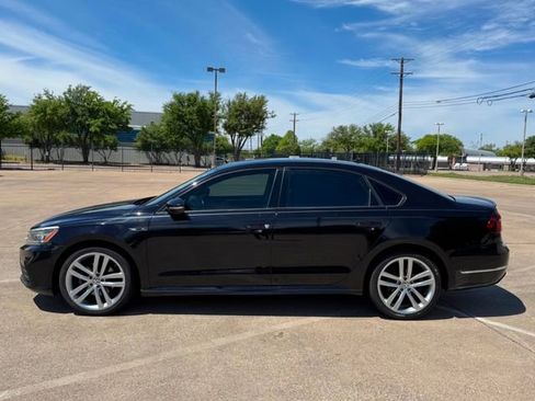 Used 2018 Volkswagen Passat 2.0T R-Line w/ R-Line Lighting Package image 4