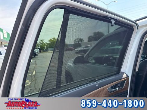 Used 2025 Volkswagen Atlas SE AWD/4WD image 53