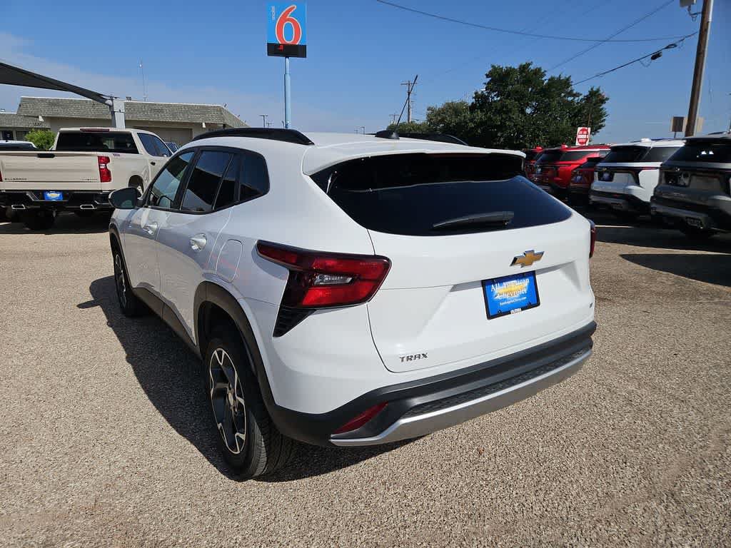 Used 2025 Chevrolet Trax LT FWD image 6