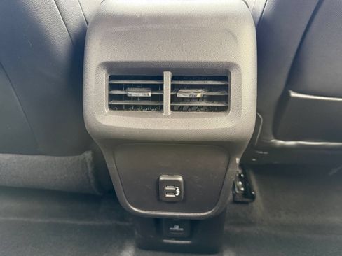 Used 2024 GMC Terrain SLT AWD/4WD image 24