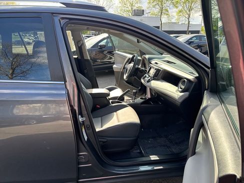 Used 2015 Toyota RAV4 Limited image 57