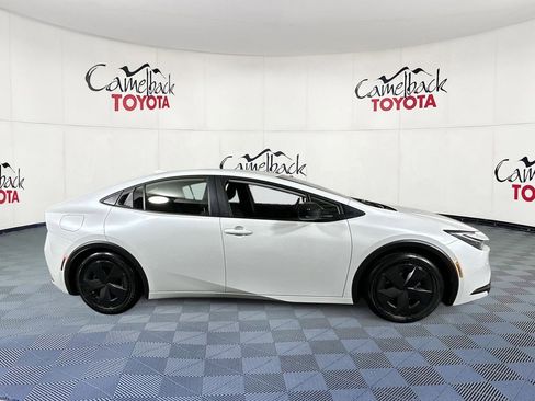 Used 2025 Toyota Prius Plug-In Hybrid image 8