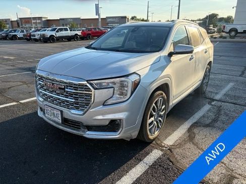 Used 2022 GMC Terrain Denali w/ Denali Premium Package AWD/4WD image 2