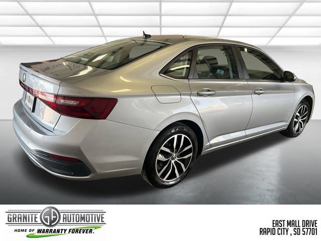 Used 2025 Volkswagen Jetta SE FWD image 6