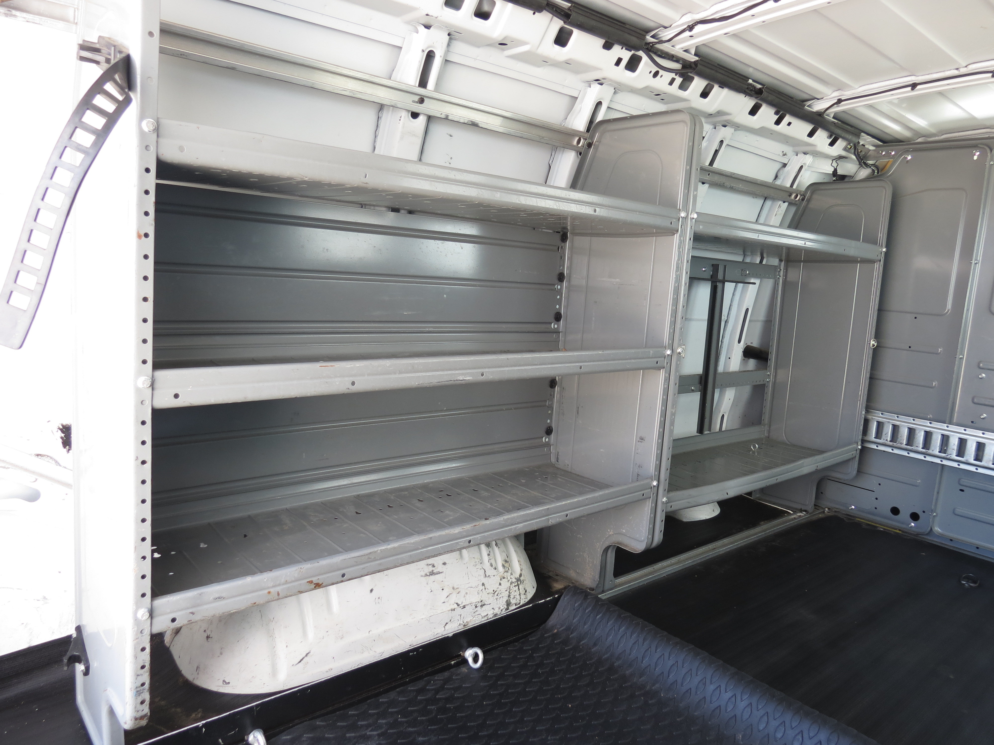 Used 2015 Chevrolet Express 2500 RWD image 29
