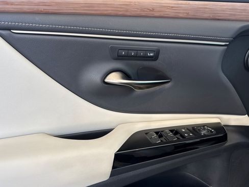 Certified 2023 Lexus ES 300h w/ Premium Package FWD image 12
