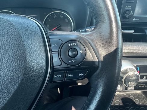 Used 2021 Toyota RAV4 XLE Premium AWD/4WD image 21