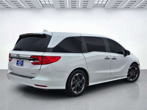 Used 2023 Honda Odyssey Elite image 6