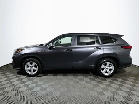 Certified 2023 Toyota Highlander LE FWD image 4