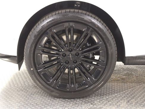 Used 2025 Land Rover Range Rover SE image 20