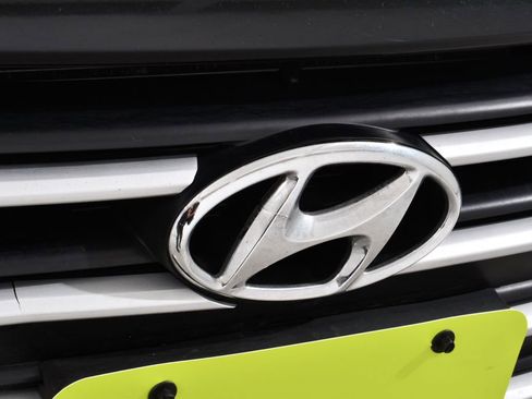 Used 2017 Hyundai Elantra SE image 21