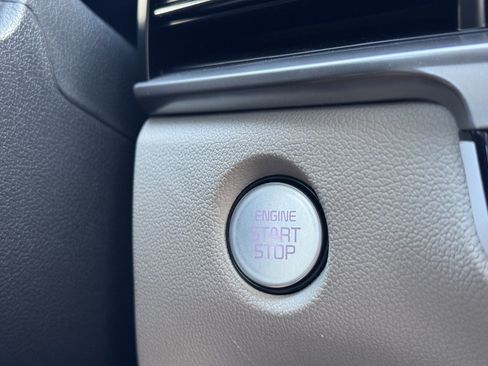 Used 2025 Kia Sorento S w/ Panoramic Sunroof Package FWD image 16