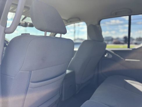 Used 2019 Nissan Frontier SV w/ Value Truck Package AWD/4WD image 12