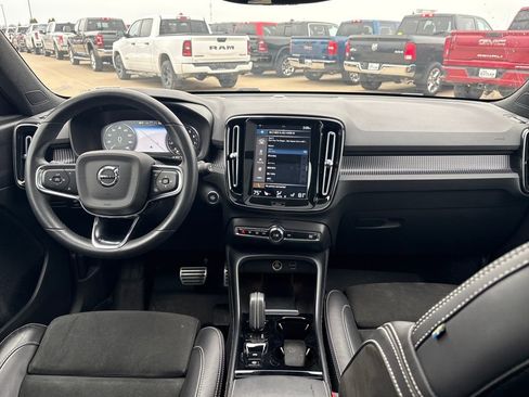 Used 2022 Volvo XC40 T4 R-Design w/ Protection Package Premier image 16