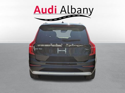 Used 2022 Volvo XC90 T6 Momentum w/ Advanced Package image 5