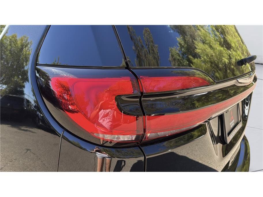 Used 2024 Chrysler Pacifica Touring-L FWD image 11
