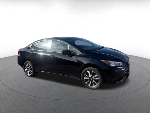 Used 2025 Nissan Versa SV FWD image 2