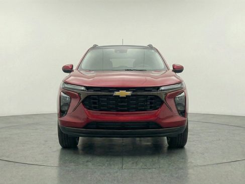 Used 2025 Chevrolet Trax LT w/ LT Convenience Package FWD image 2