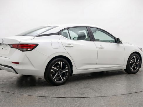 Used 2025 Nissan Sentra SV FWD image 9