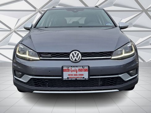 Used 2018 Volkswagen Golf Alltrack S image 3