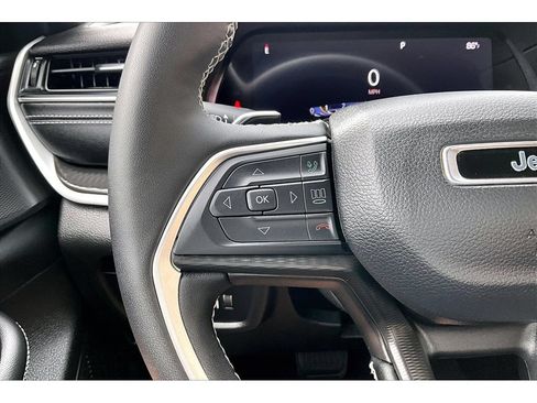 Certified 2023 Jeep Grand Cherokee Altitude AWD/4WD image 11