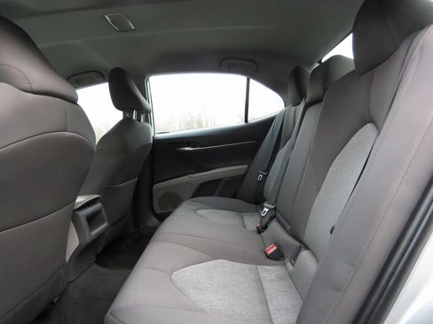 Used 2019 Toyota Camry LE image 20