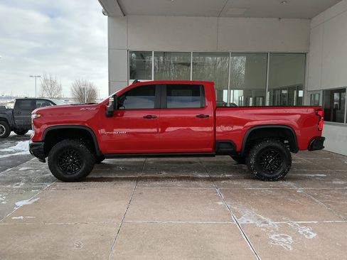 Used 2025 Chevrolet Silverado 2500 ZR2 w/ Technology Package image 19