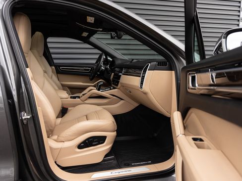 Certified 2022 Porsche Cayenne Coupe AWD/4WD image 33