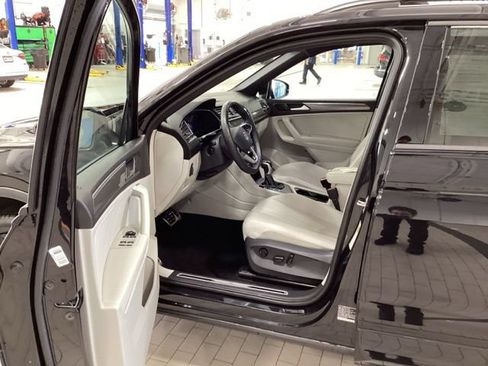 Certified 2023 Volkswagen Tiguan SE R-Line FWD image 11