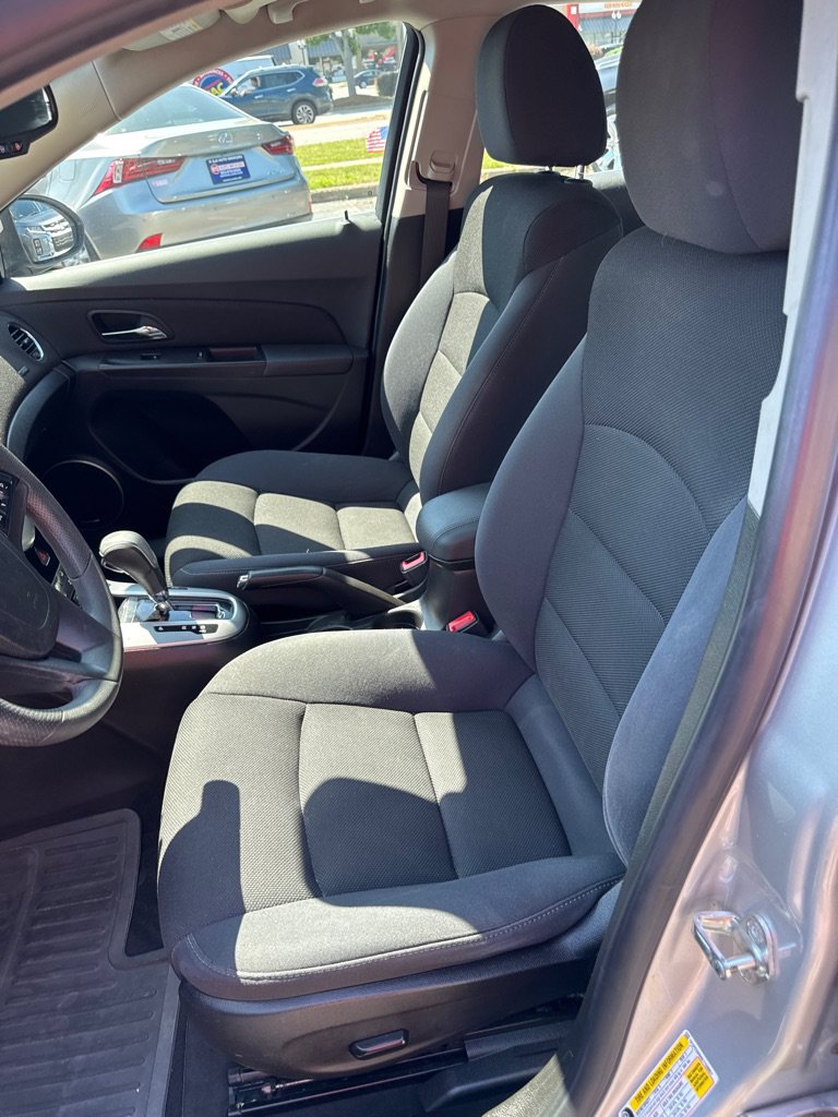 Used 2016 Chevrolet Cruze LT w/ Sun And Sound Package FWD image 6