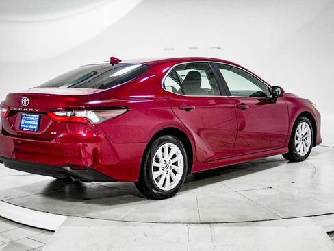 Used 2022 Toyota Camry LE image 11