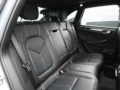 Certified 2025 Porsche Macan image 27