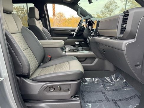 Used 2024 Chevrolet Silverado 1500 ZR2 w/ Technology Package image 24