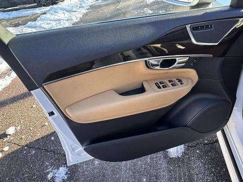 Used 2016 Volvo XC90 T6 Momentum image 23