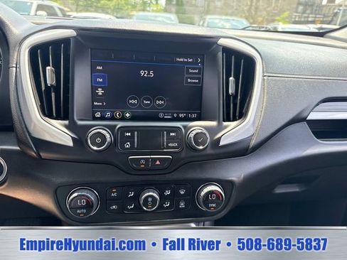 Used 2024 GMC Terrain SLT AWD/4WD image 32