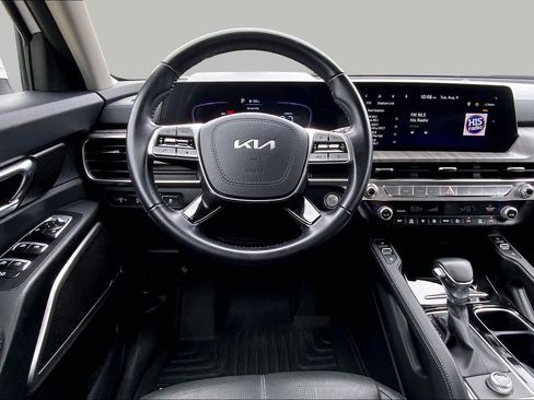 Used 2024 Kia Telluride EX w/ EX Captain's Chair Package FWD image 6