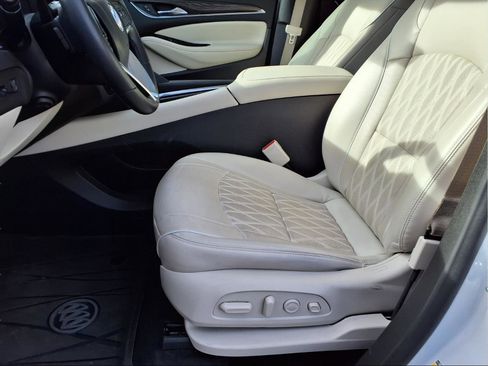 Used 2024 Buick Enclave Avenir w/ Avenir Technology Package image 20