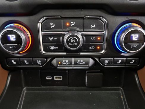 Used 2022 Chevrolet Suburban High Country AWD/4WD image 31