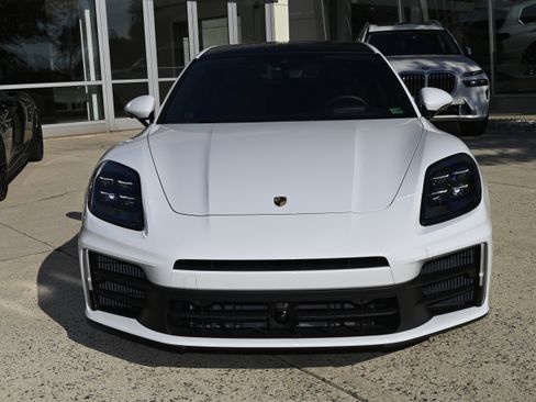 Used 2024 Porsche Panamera 4 image 2