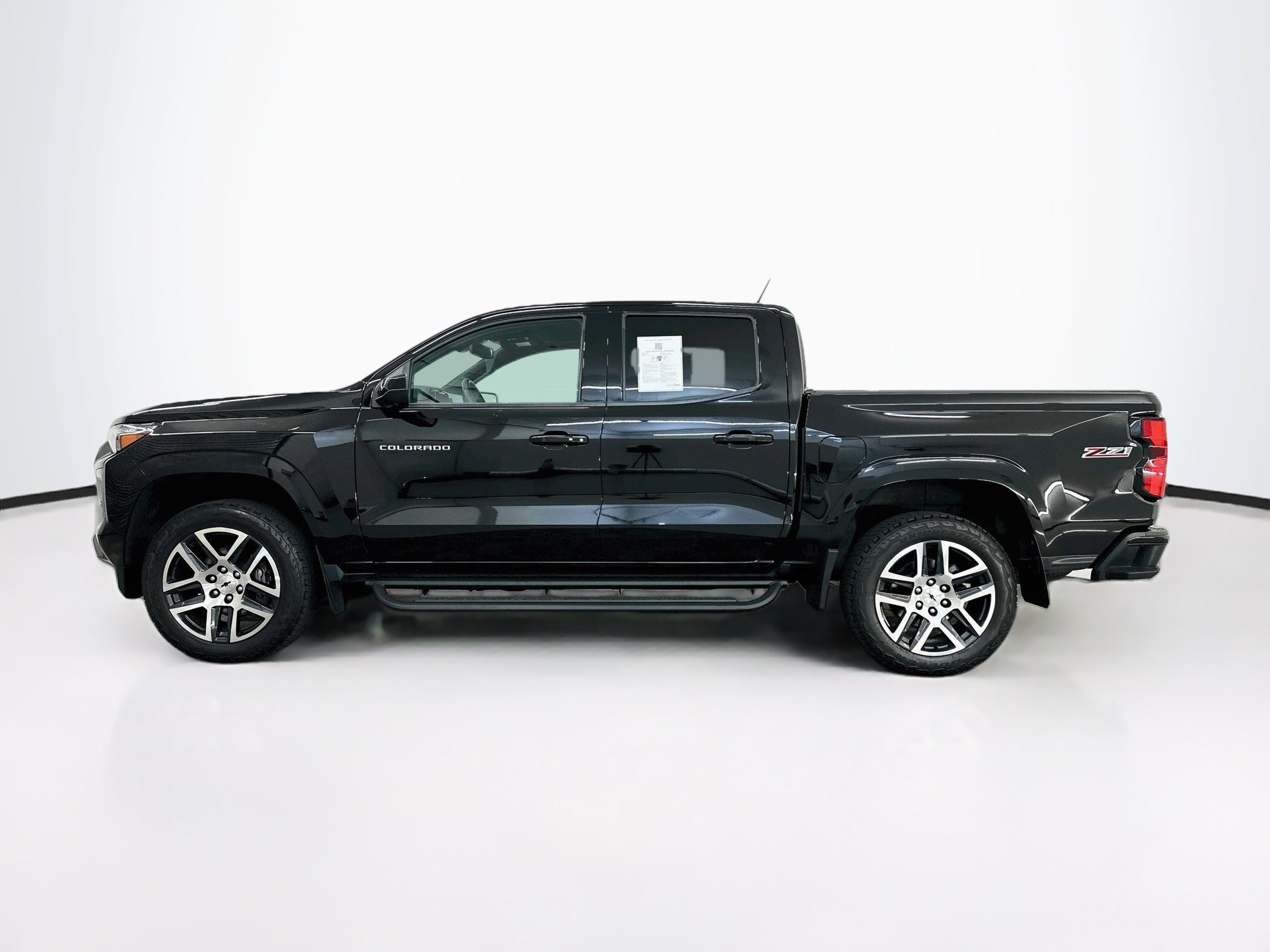 Used 2023 Chevrolet Colorado Z71 w/ Z71 Convenience Package 2 AWD/4WD image 4
