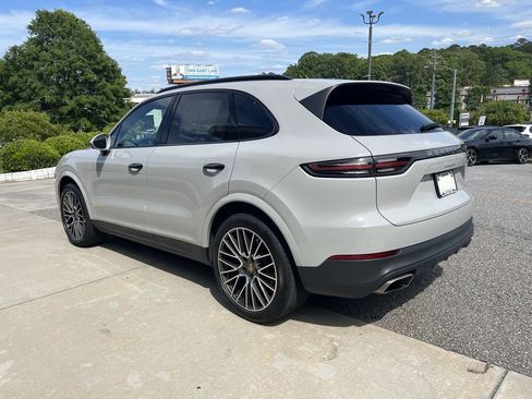 Used 2023 Porsche Cayenne AWD/4WD image 6