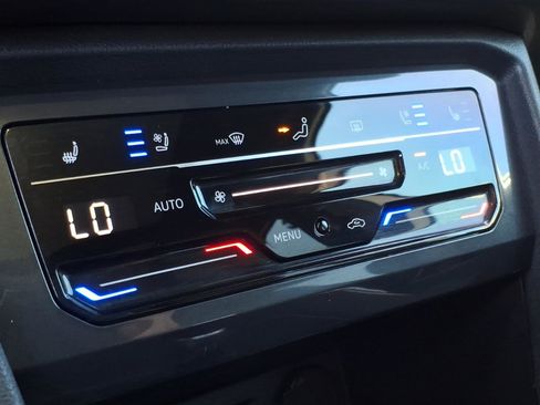 Certified 2023 Volkswagen Tiguan SEL R-Line image 31