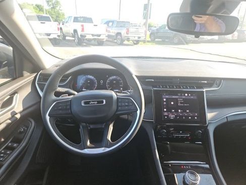 Used 2024 Jeep Grand Cherokee L Laredo AWD/4WD image 18